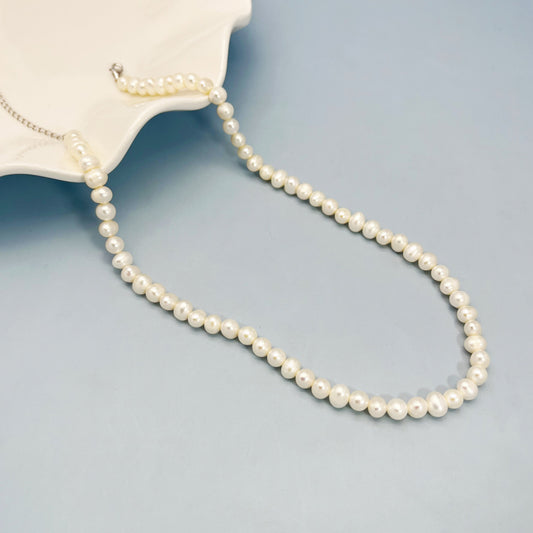 Fashionable and elegant sterling silver pearl necklace