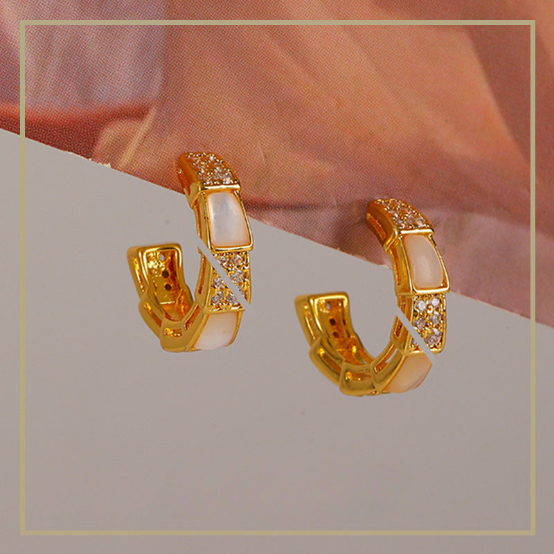 101-High-end design shell link earrings