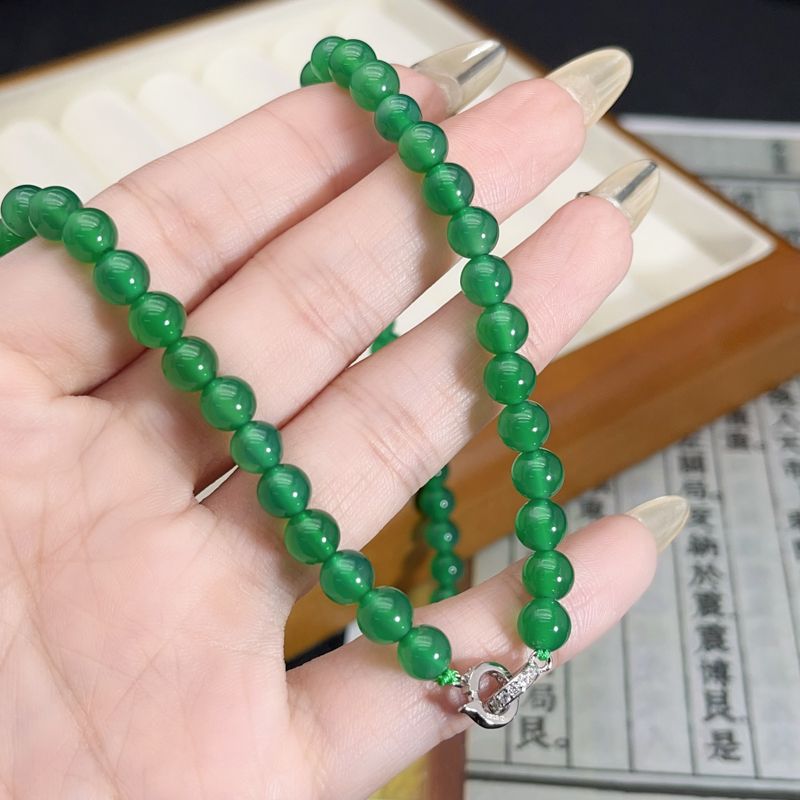 Chinese style green chalcedony agate beaded silver buckle necklace