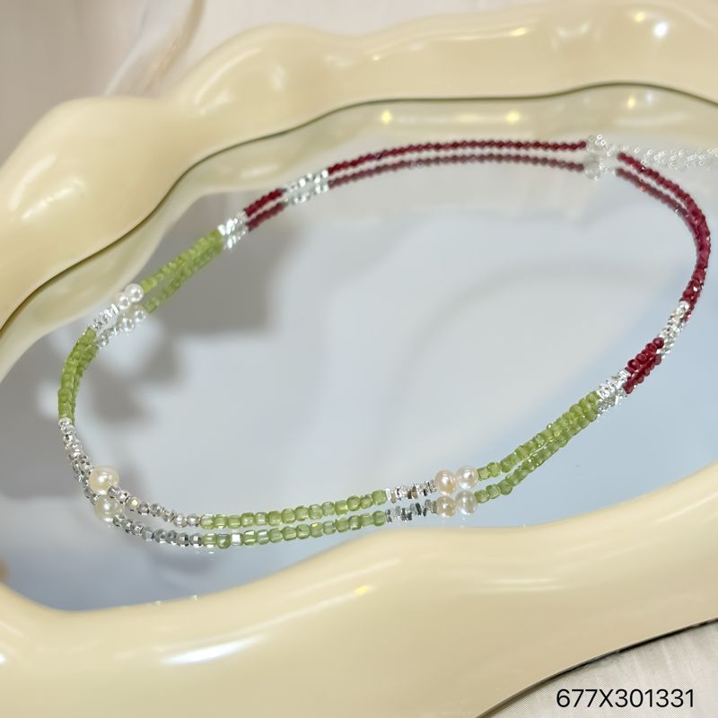 Chinese style silver peridot necklace