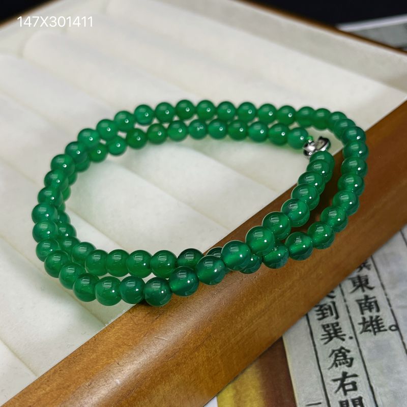 Chinese style green chalcedony agate beaded silver buckle necklace