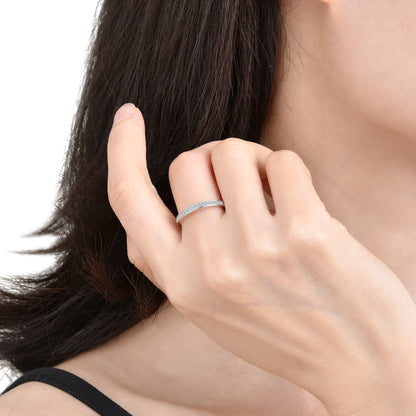 Simple high-end single-loop zircon ring