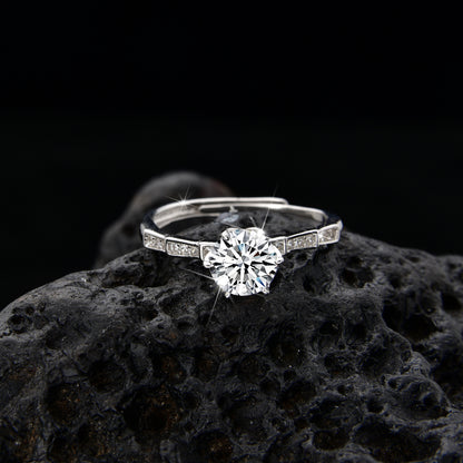 Petal-shaped zircon ring