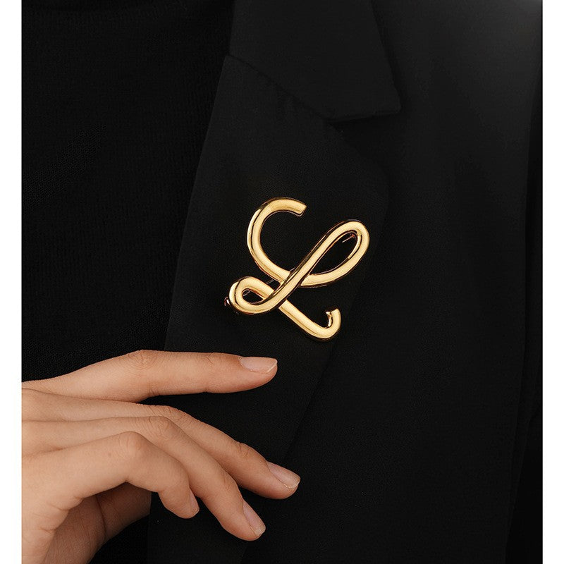 4-Exquisite temperament letter ladies brooch niche pin accessories