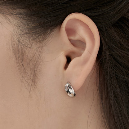 High-grade glossy small bean earrings