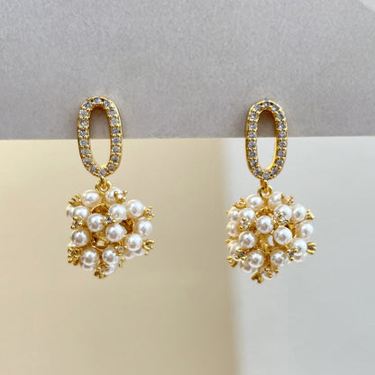 79-Noble and elegant vintage pearl zircon earrings