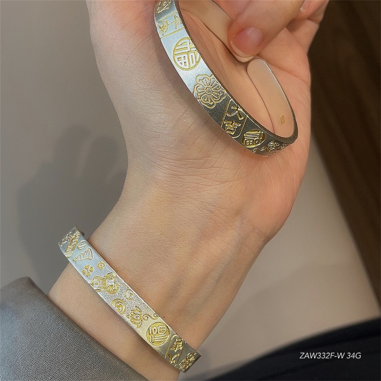 Gold-painted Peaceful Tiger Polished Silver Bracelet