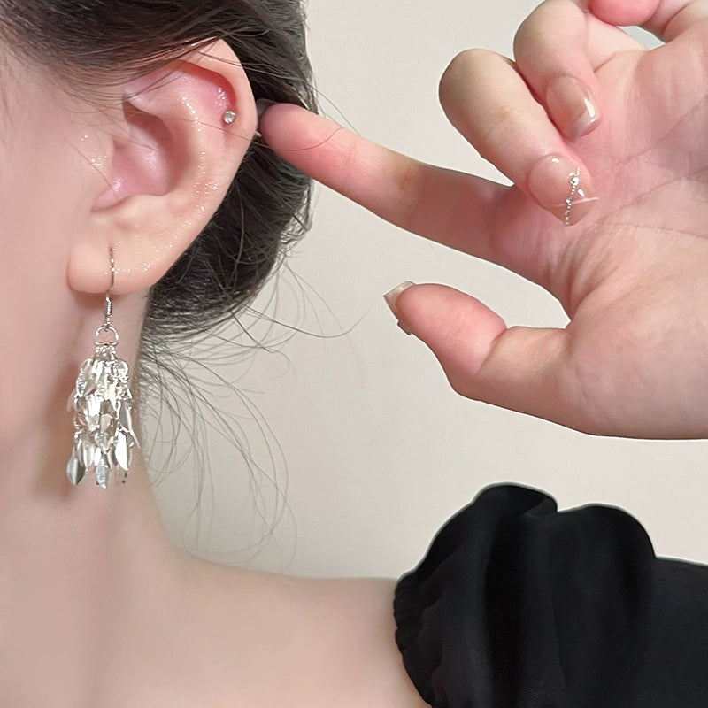 Cool and elegant long tassel earrings