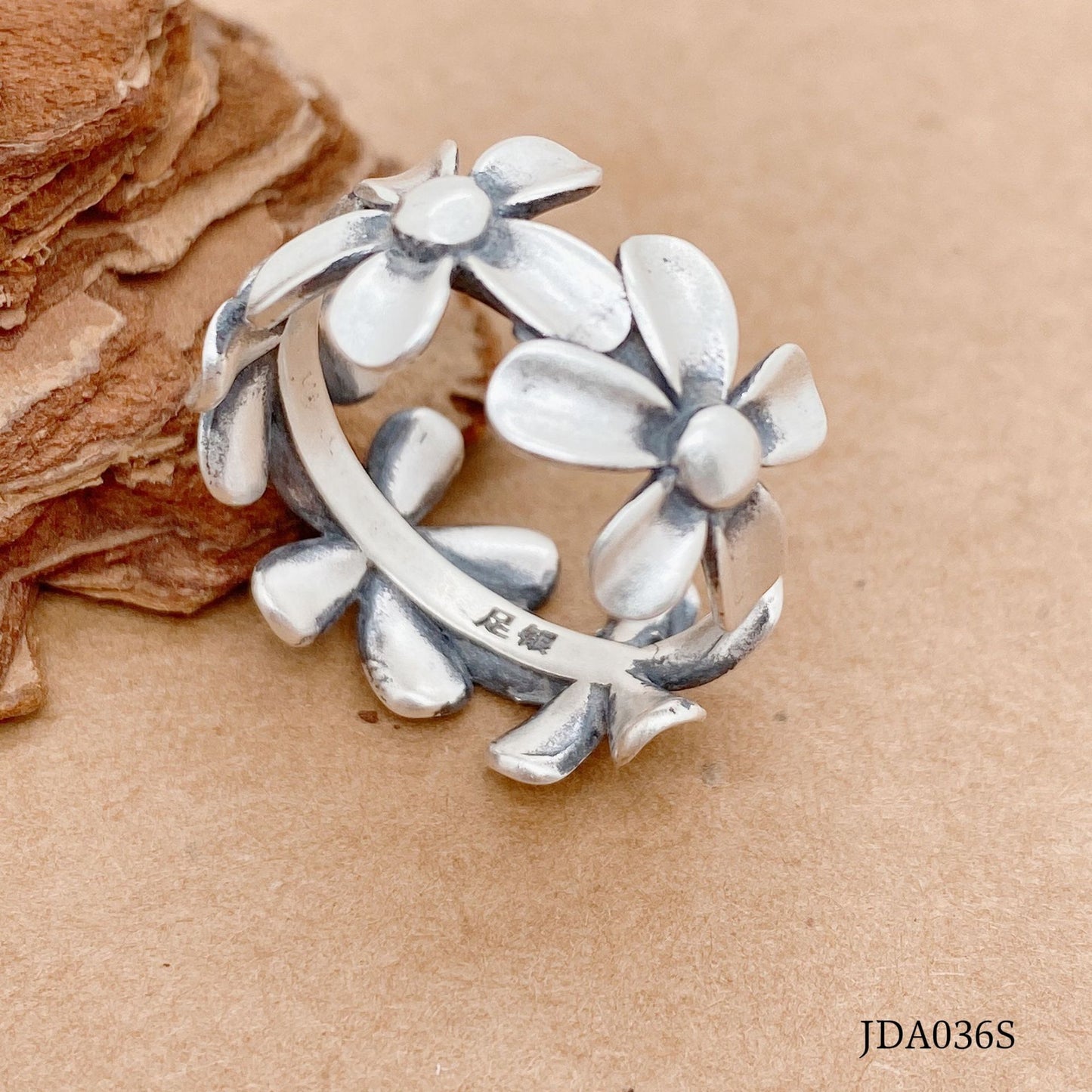 Vintage open flower ring