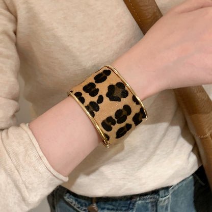 Fashionable Leopard Plush Wide Open Bracelet