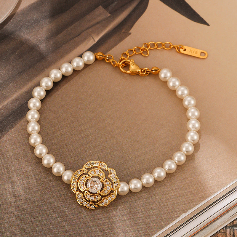 36-High-end personalized retro flower pearl necklace