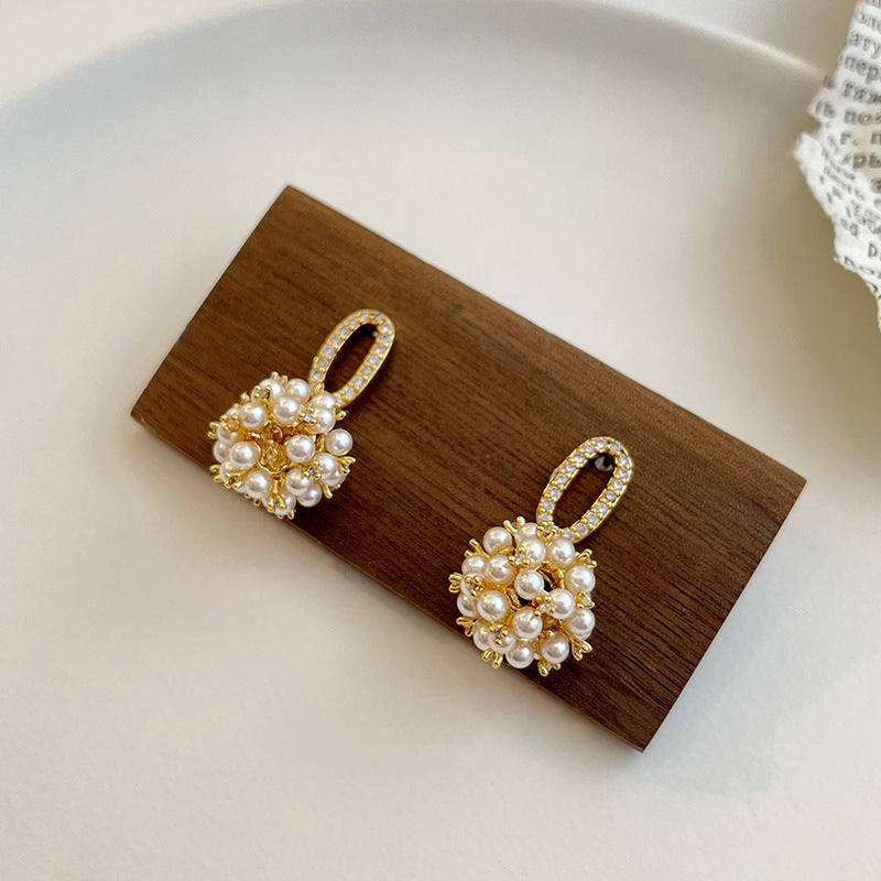 79-Noble and elegant vintage pearl zircon earrings