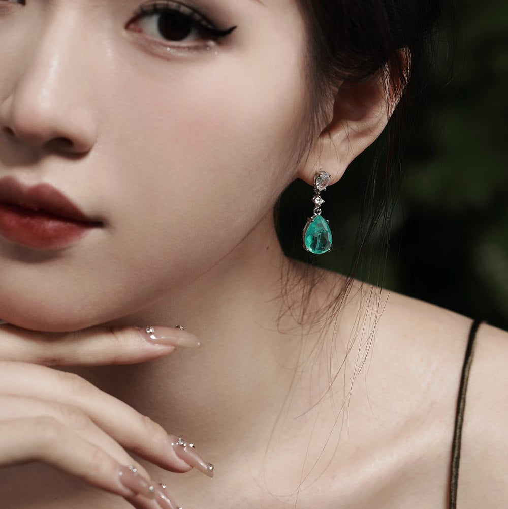 Elegant green teardrop earrings