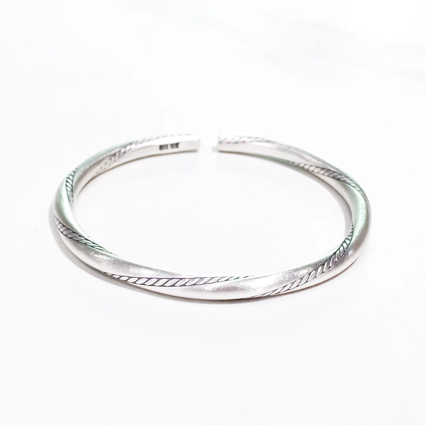 Chinese style round stick sterling silver bracelet