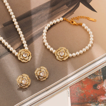 36-High-end personalized retro flower pearl necklace