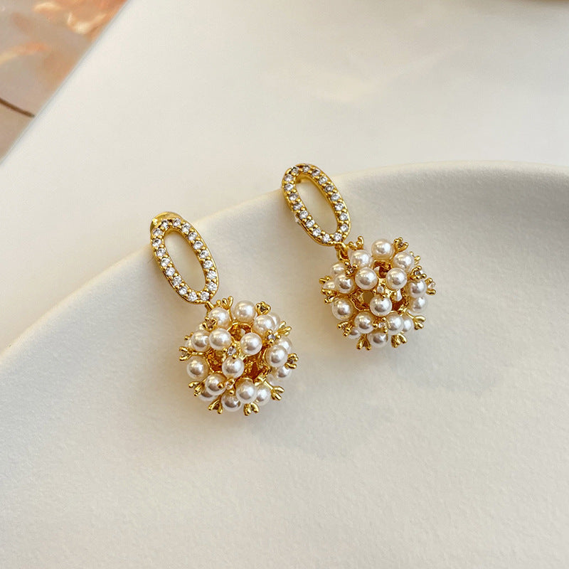 79-Noble and elegant vintage pearl zircon earrings