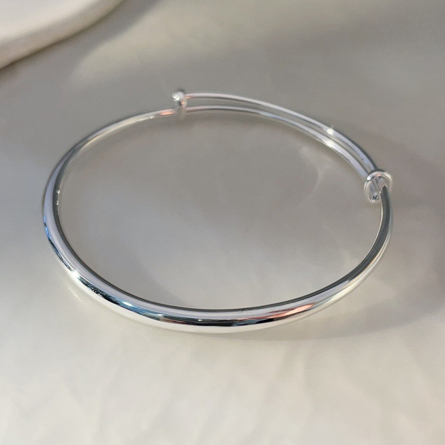 China round shiny sterling silver bracelet