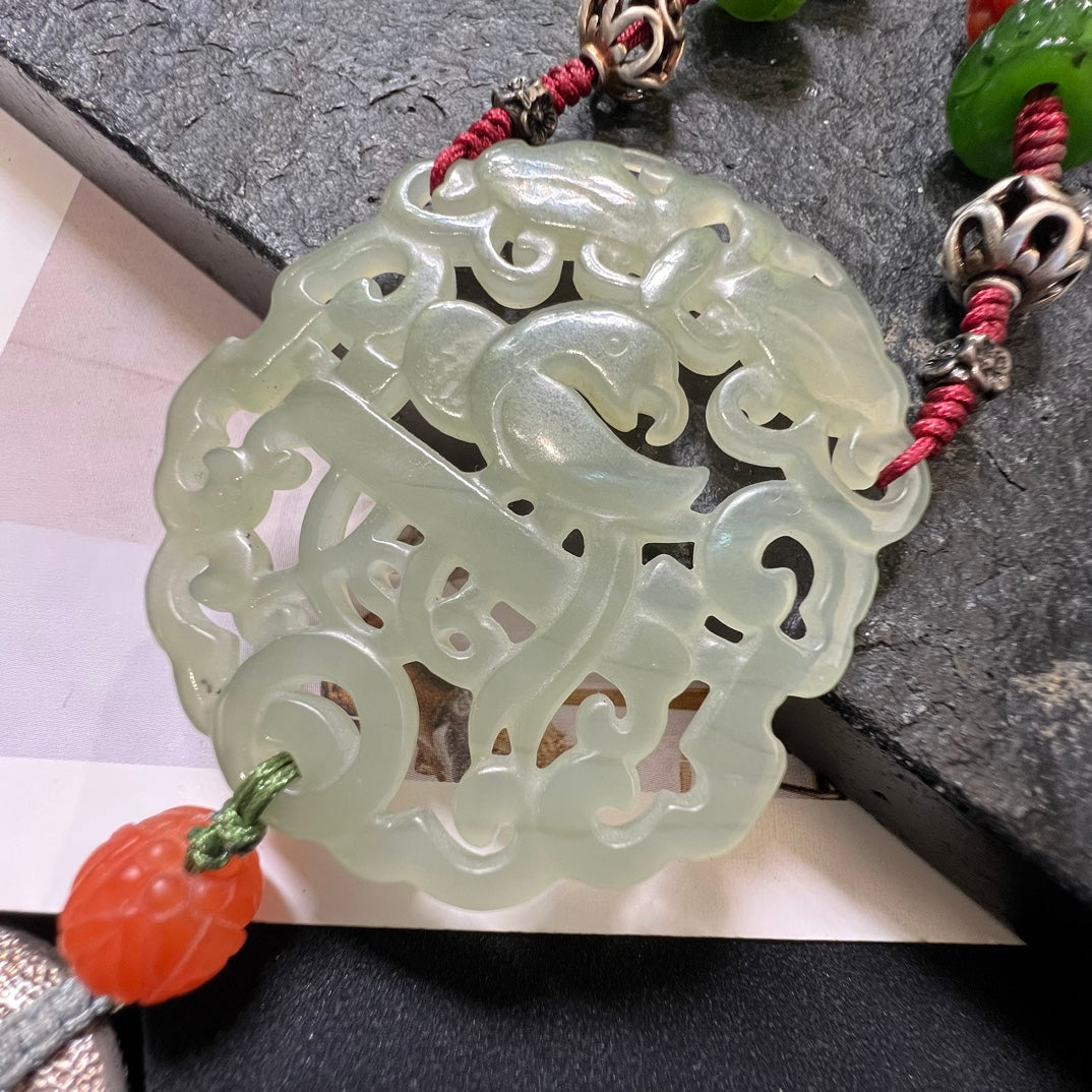 Fashionable Hetian Jade Carved Magpie Necklace